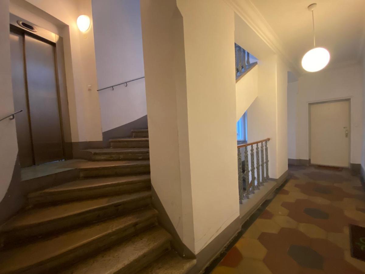 5 * Viena